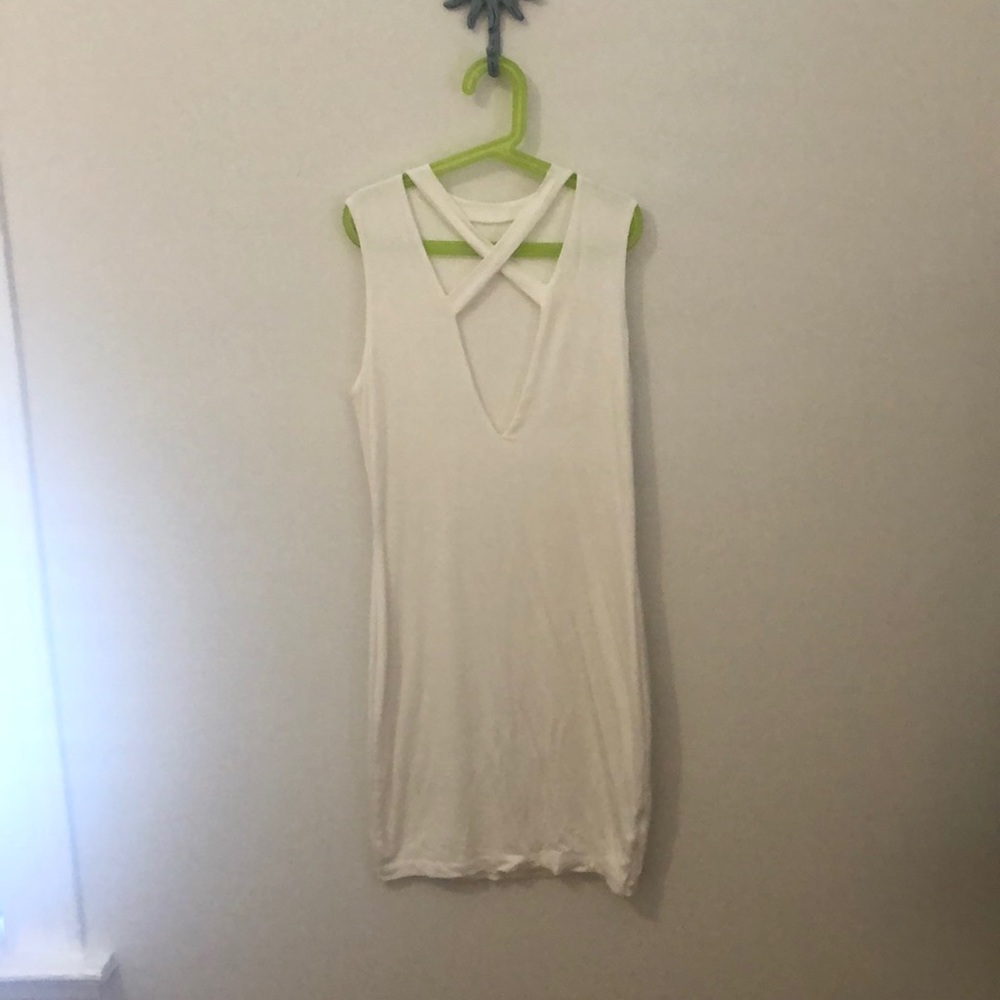 Simple and classy off white dress.